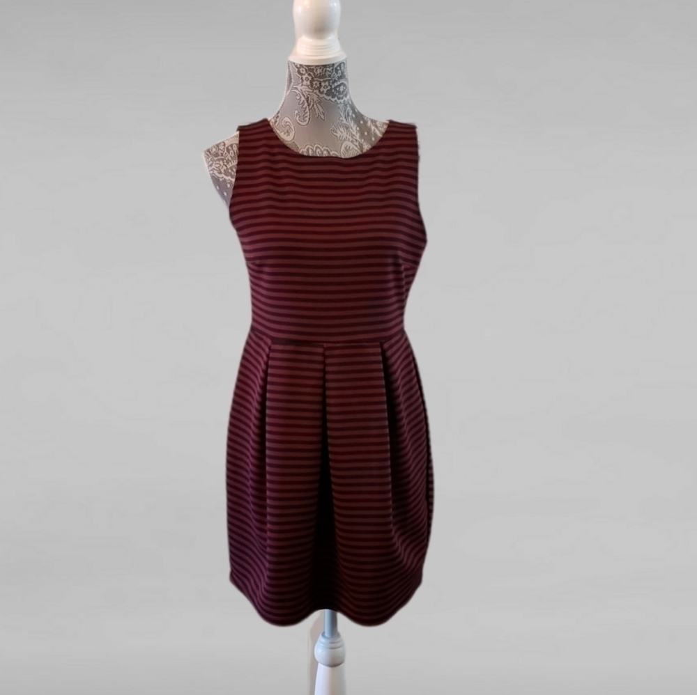 FOREVER 21 - Picture 4 of 5